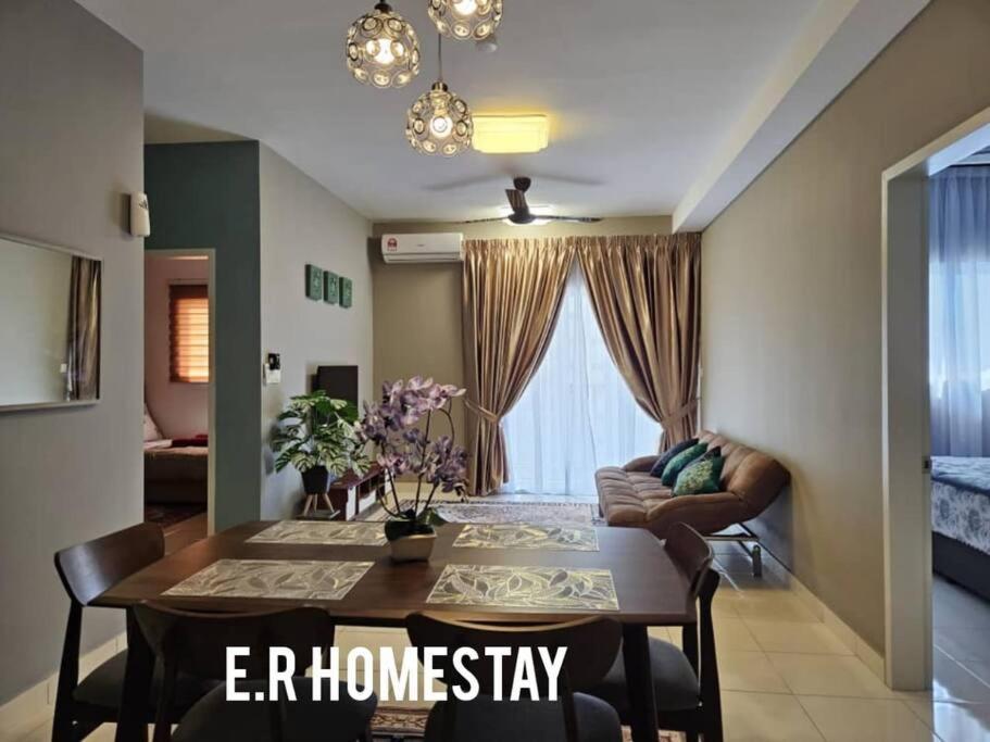 E. R Homestay 3R2B Nearby Klia 雪邦 外观 照片