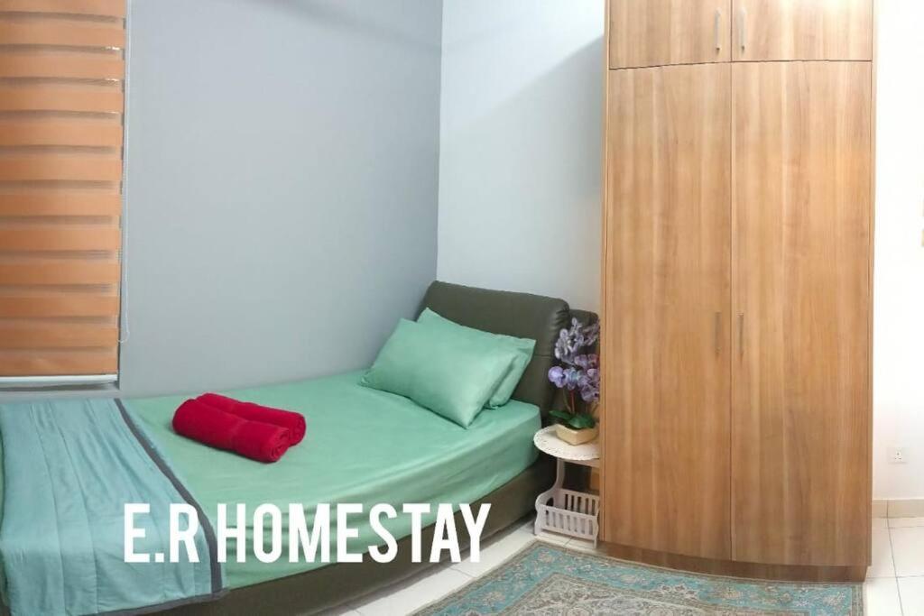 E. R Homestay 3R2B Nearby Klia 雪邦 外观 照片