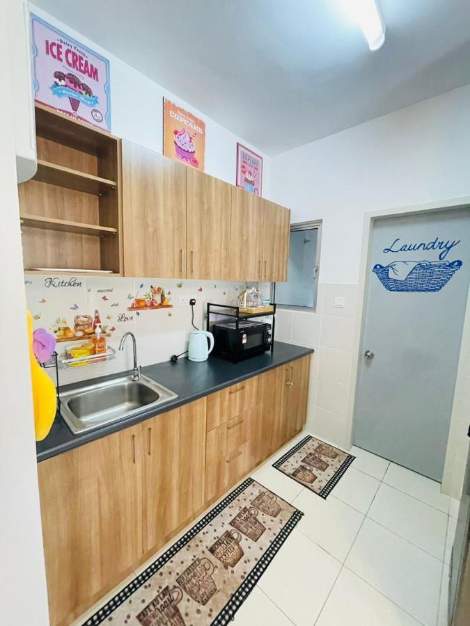 E. R Homestay 3R2B Nearby Klia 雪邦 外观 照片